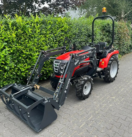 Fieldtrac 929EGT, met voorlader en crocobak al vanaf € 270,- p/maand.