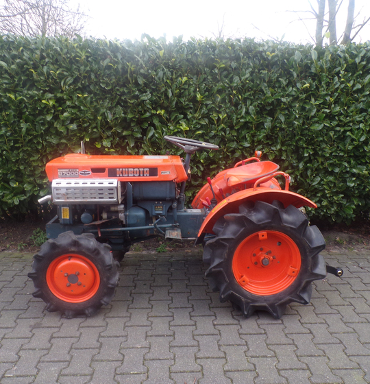 Kubota B7000