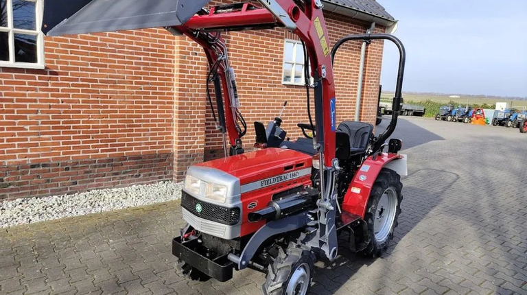 Fieldtrac 180D, met voorlader al vanaf € 189,- per maand.