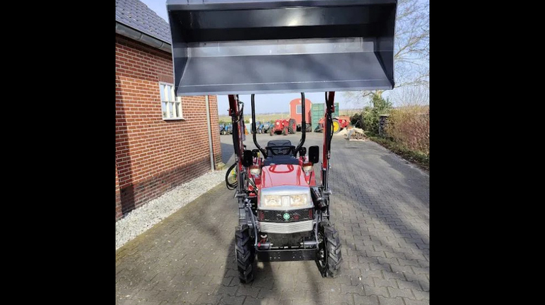 Fieldtrac 180D, met voorlader al vanaf € 189,- per maand.