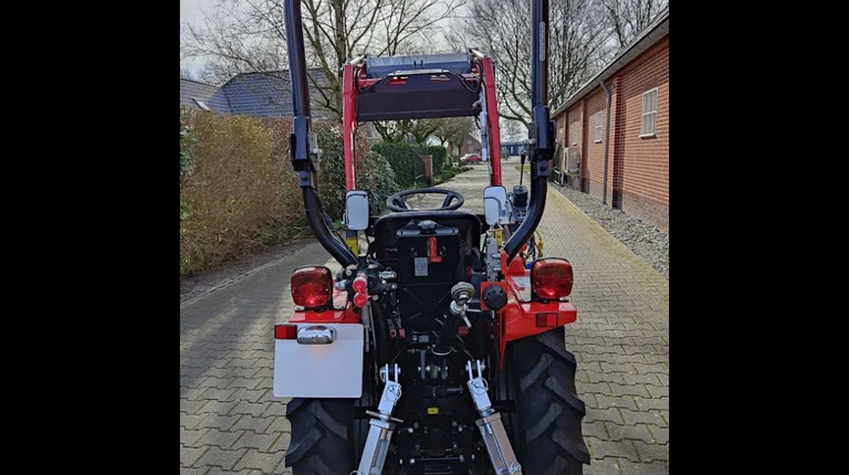 Fieldtrac 180D, met voorlader al vanaf € 189,- per maand.