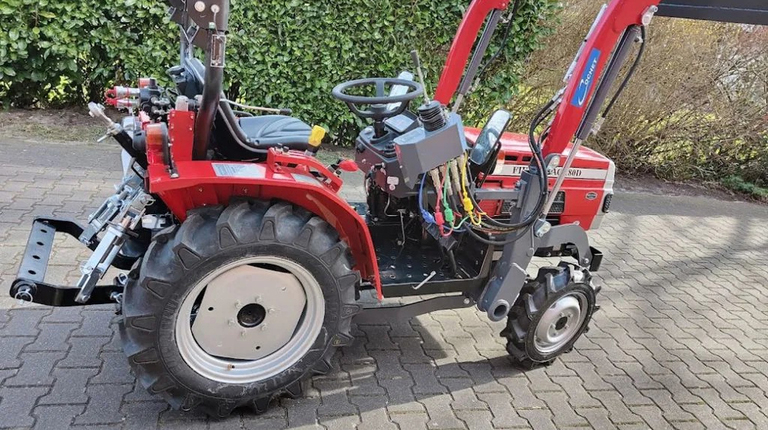 Fieldtrac 180D, met voorlader al vanaf € 189,- per maand.