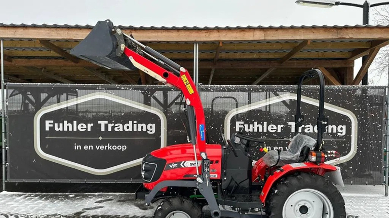 Fieldtrac 927, met voorlader, schep en palletvork al vanaf € 252,- p/maand.