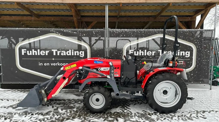 Fieldtrac 927, met voorlader, schep en palletvork al vanaf € 252,- p/maand.