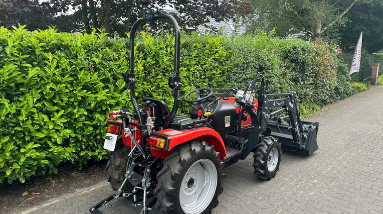 Fieldtrac 929EGT, met voorlader en crocobak al vanaf € 270,- p/maand.