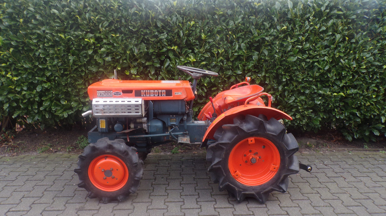 Kubota B7000