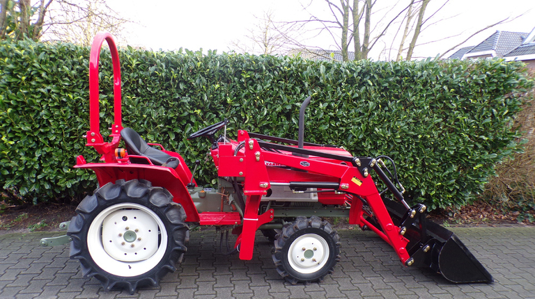 Yanmar YM1602D met voorlader, al vanaf € 99,- per maand.