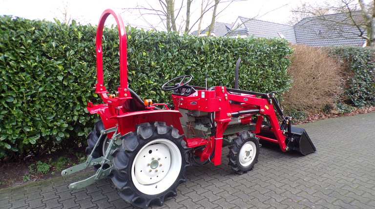 Yanmar YM1602D met voorlader, al vanaf € 99,- per maand.