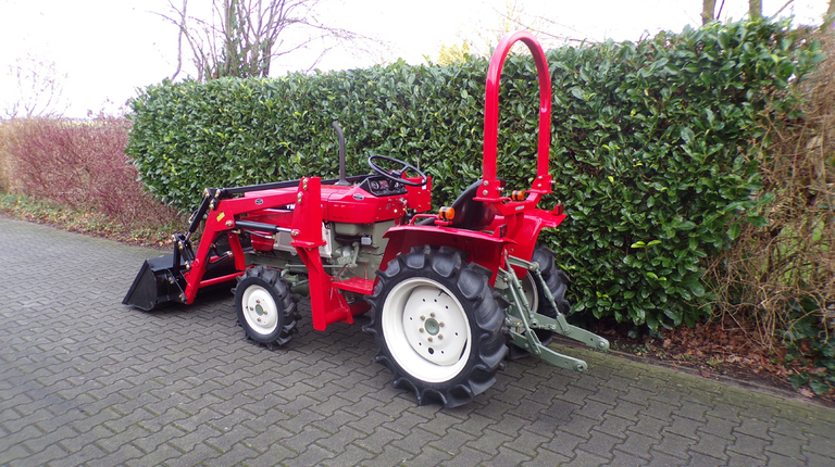 Yanmar YM1602D met voorlader, al vanaf € 99,- per maand.