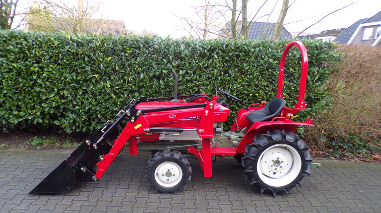 Yanmar YM1602D met voorlader, al vanaf € 99,- per maand.