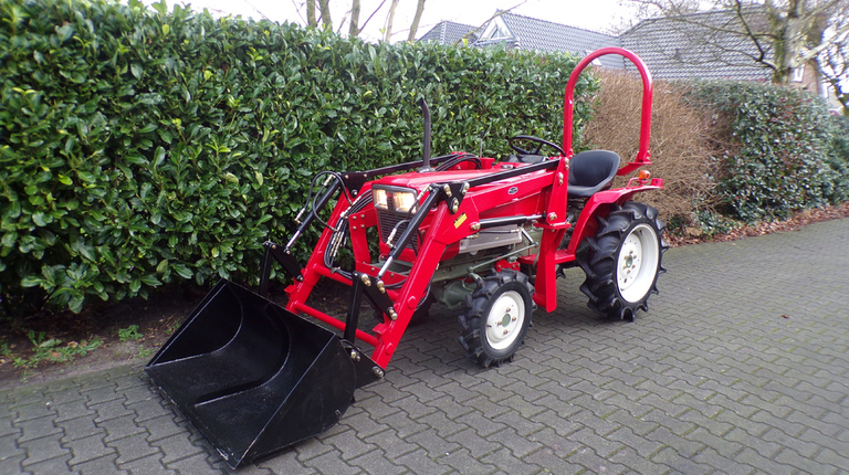 Yanmar YM1602D met voorlader, al vanaf € 99,- per maand.