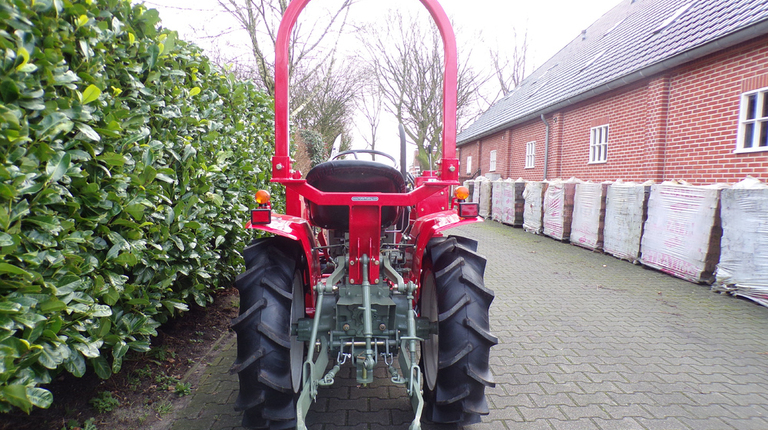 Yanmar YM1602D met voorlader, al vanaf € 99,- per maand.